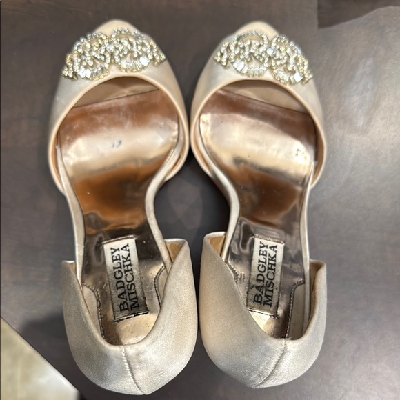 Badgley Mischka satin champagne Peep-Toe Heels with Crystal Embellishment - Picture 4 of 5